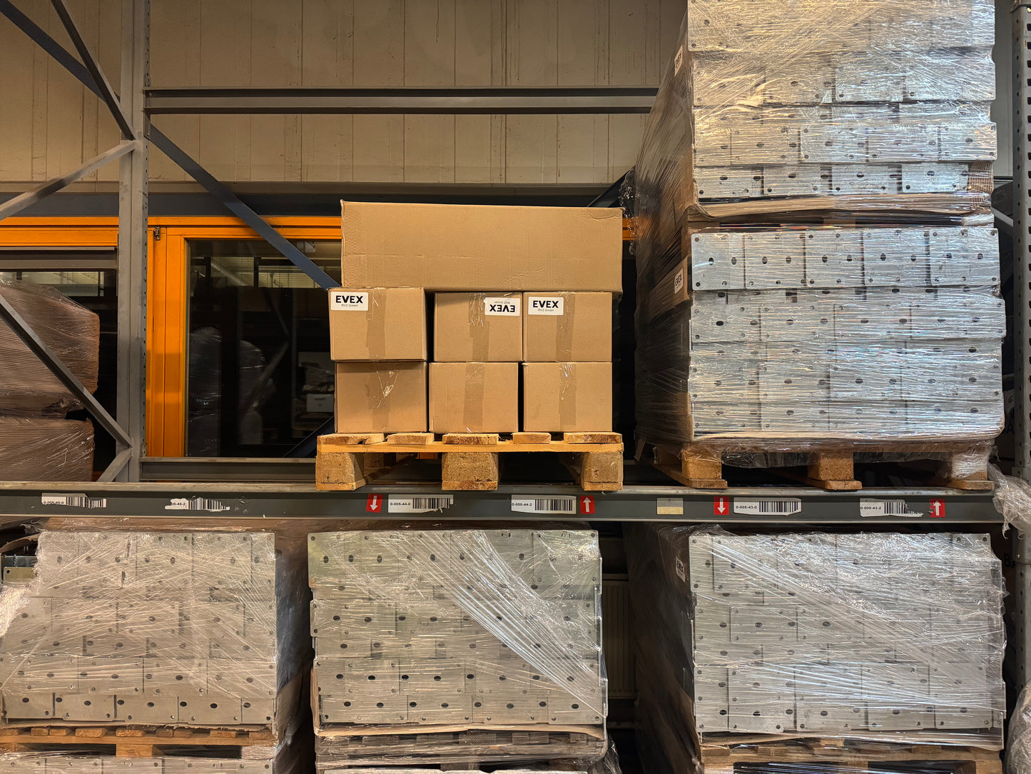 Pfostenschuh / Dübelplatte / Ankerplatte 63 cm – Stabile Stangenbasis passend für unsere Zaunpfosten